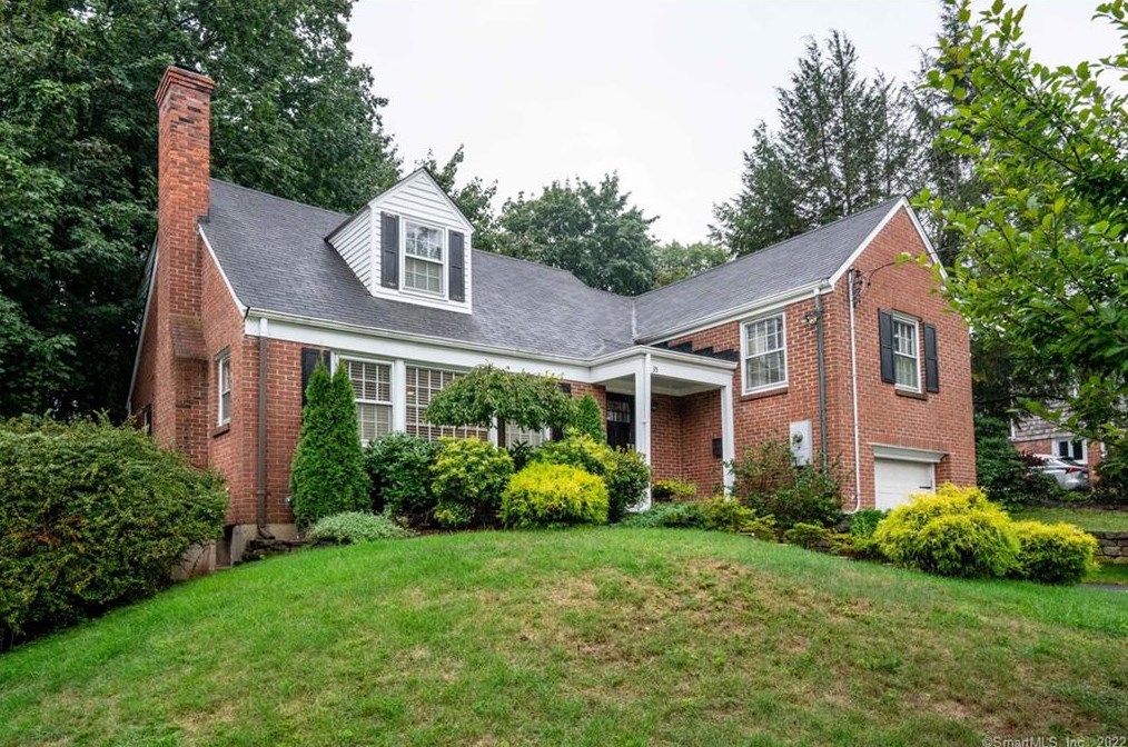 35 Roberts Ln, Hartford, CT 06107-1627