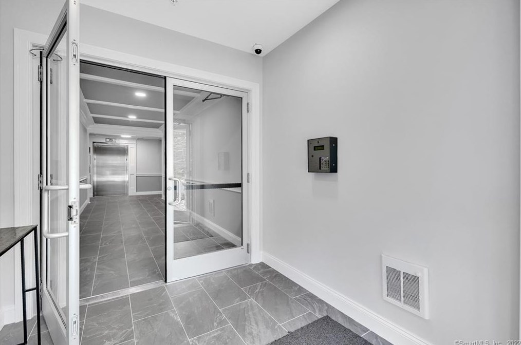 11 Leavenworth Rd #203, Huntington, CT 06484