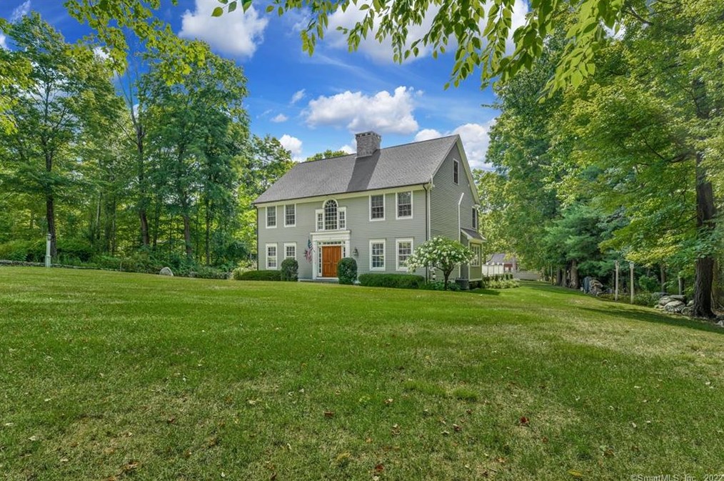 25 Historic Dr, Upper Stepney, CT 06468