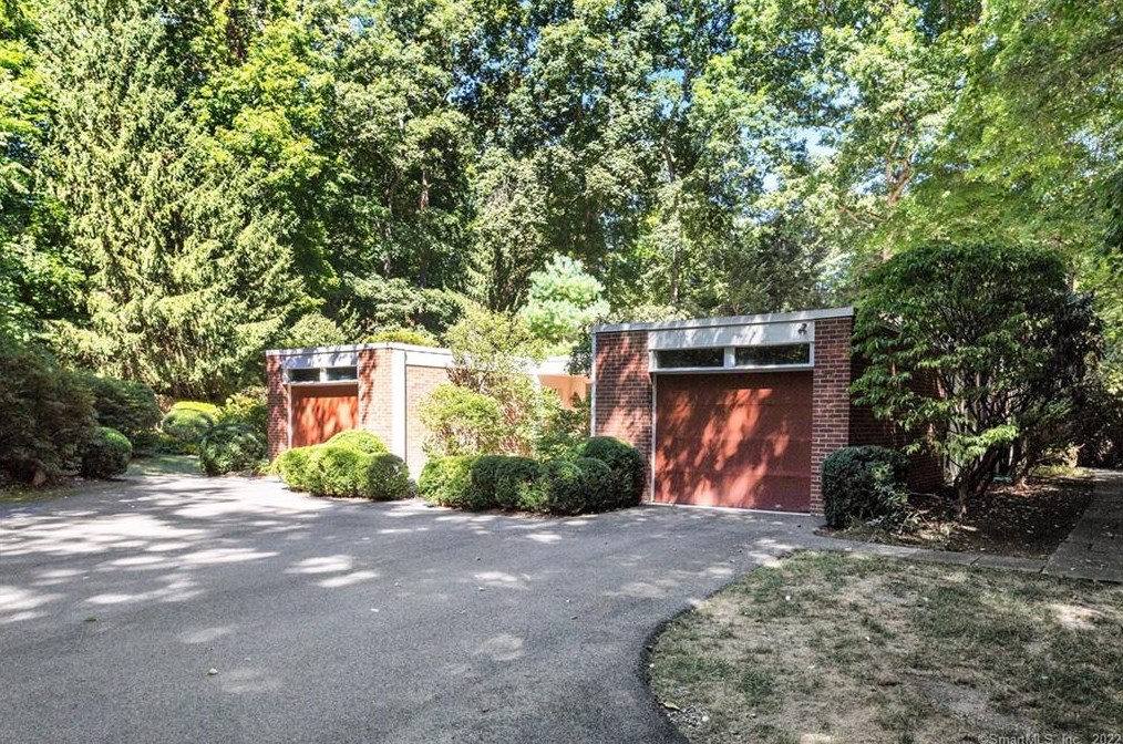 383 Wahackme Rd, New Canaan, CT 06840