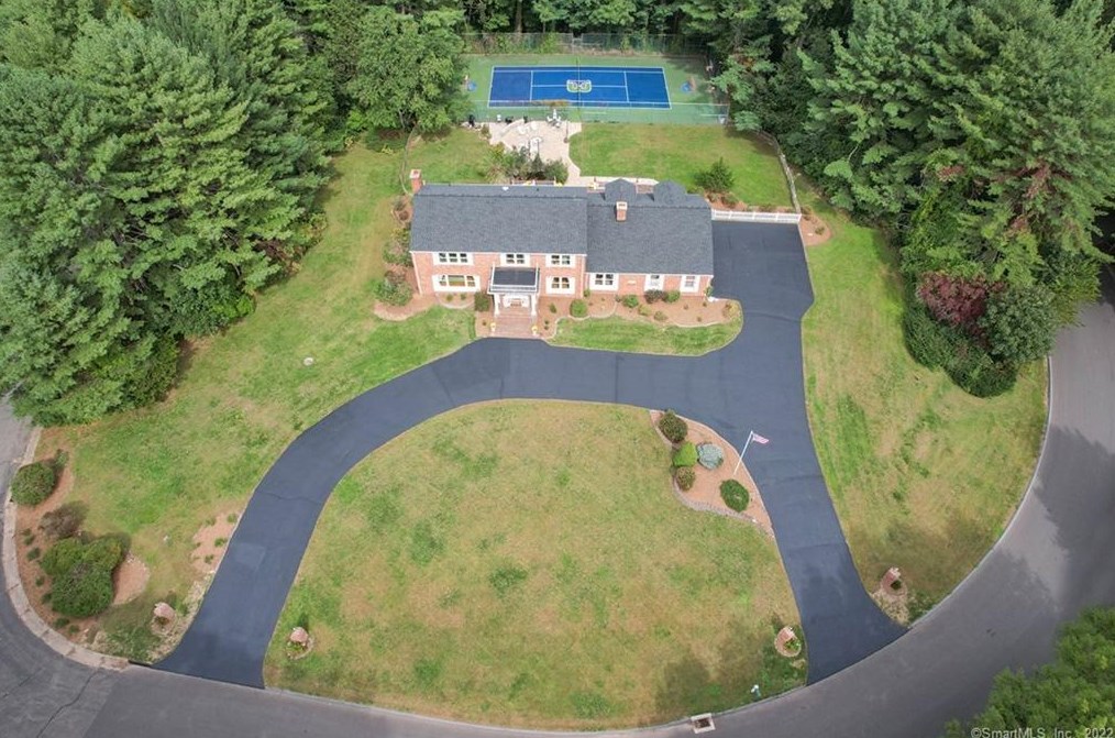 160 Mountain Brook Dr, Cheshire, CT 06410