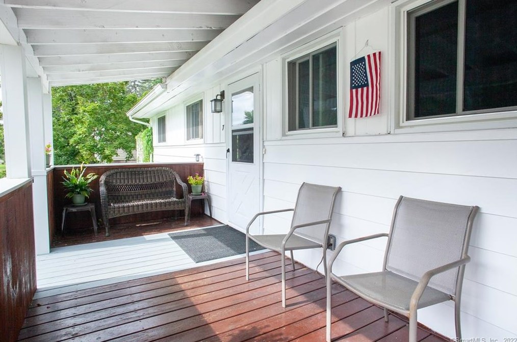 7 Fairchild Rd, Simsbury, CT 06081-9611