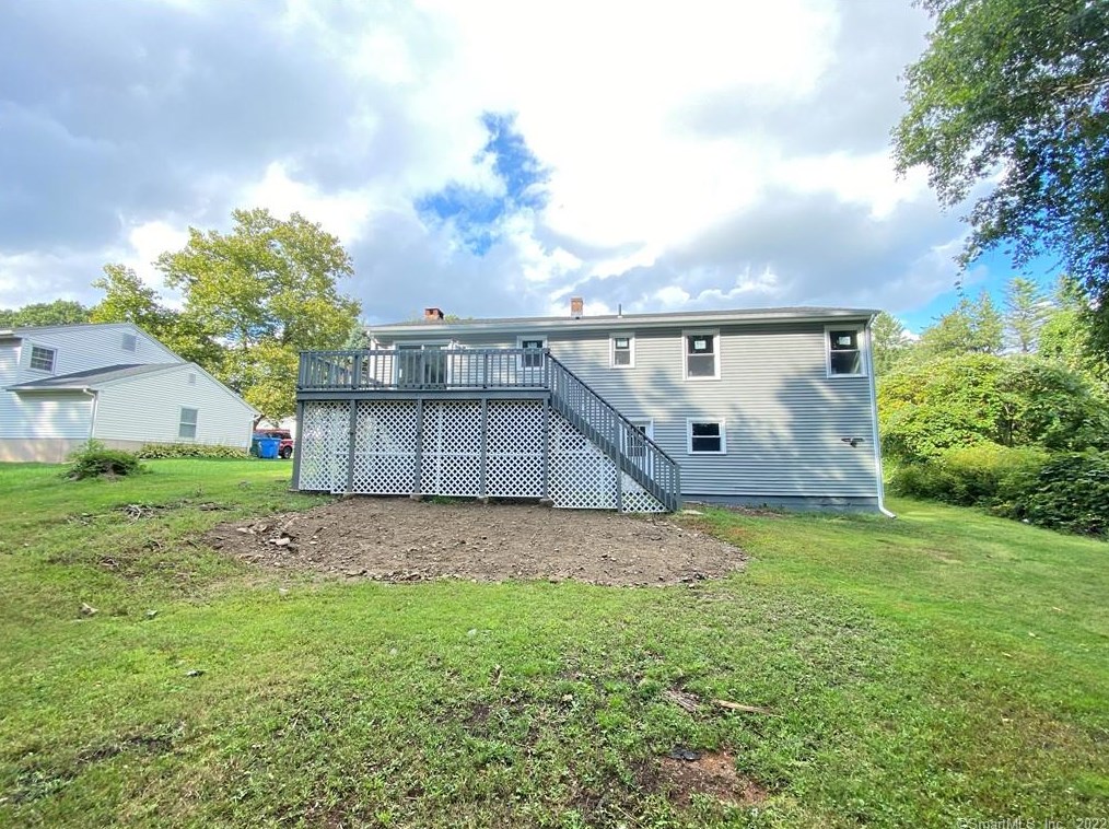 185 Tanglewood Dr, New Haven, CT 06518-2700