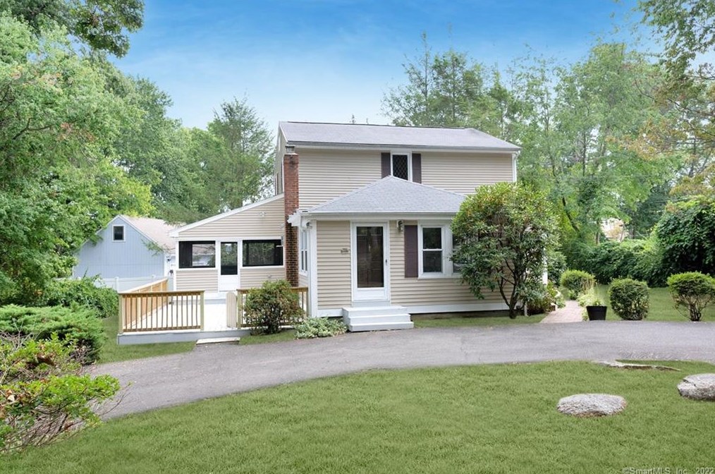 1 Spruce Ln, Stratford, CT 06614 exterior