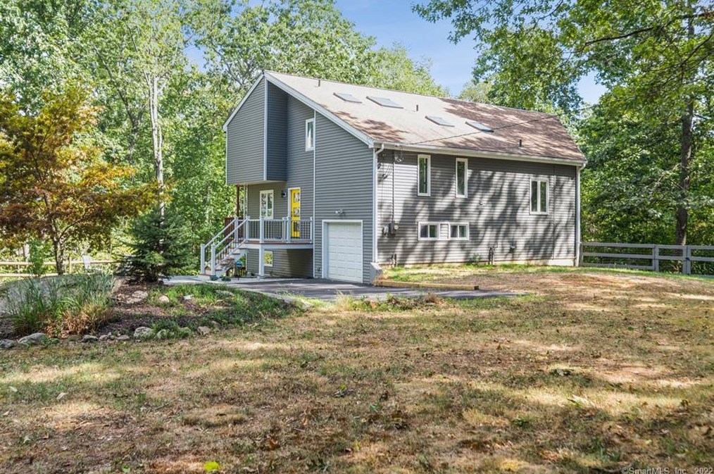 49 Thorn Hill Rd, Guilford, CT 06437-1805