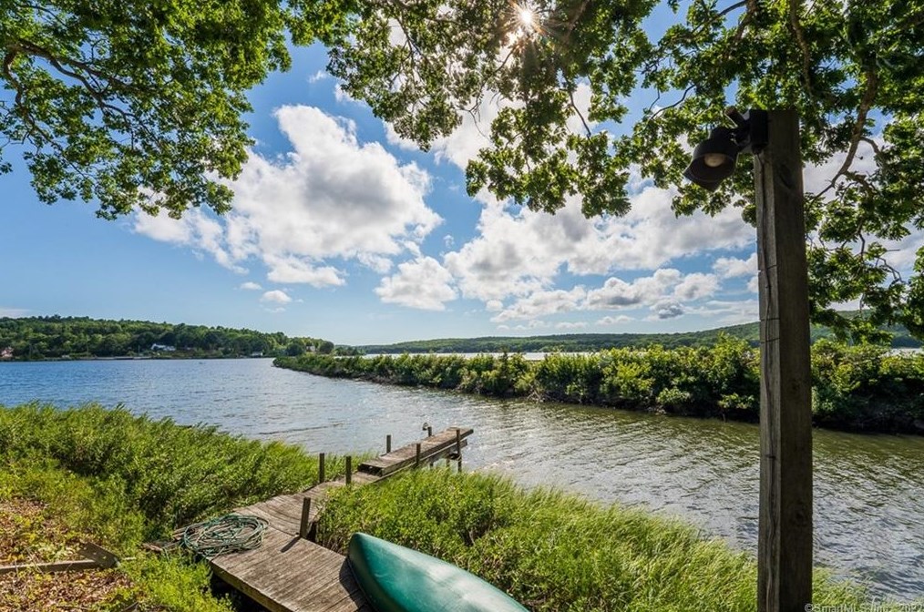 7 Mull Berry Dr, Gales Ferry, CT 06335