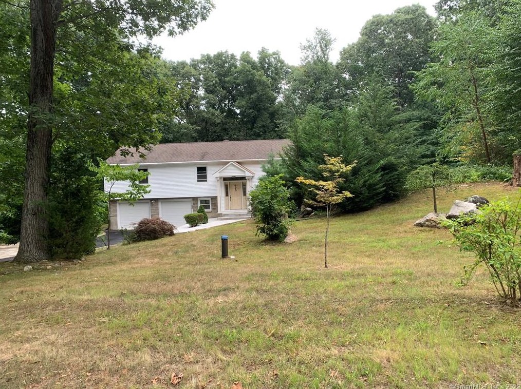 825 Quarter Mile Rd, Orange, CT 06477