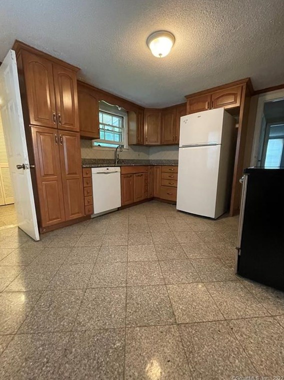 47 Skitchewaug St, Windsor, CT 06095