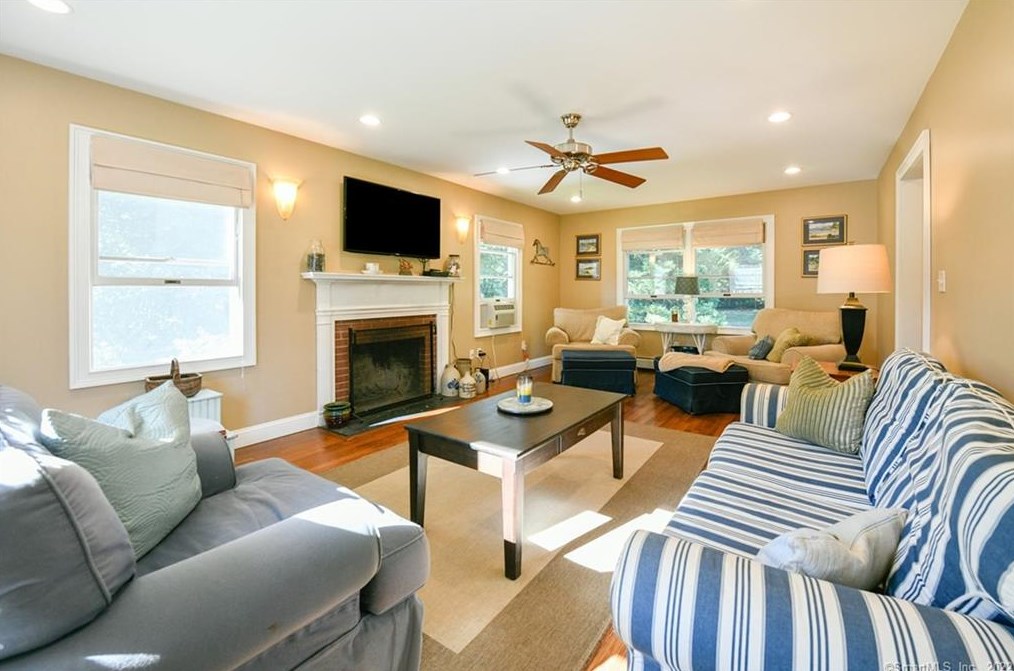 29 Attawan Rd, Niantic, CT 06357