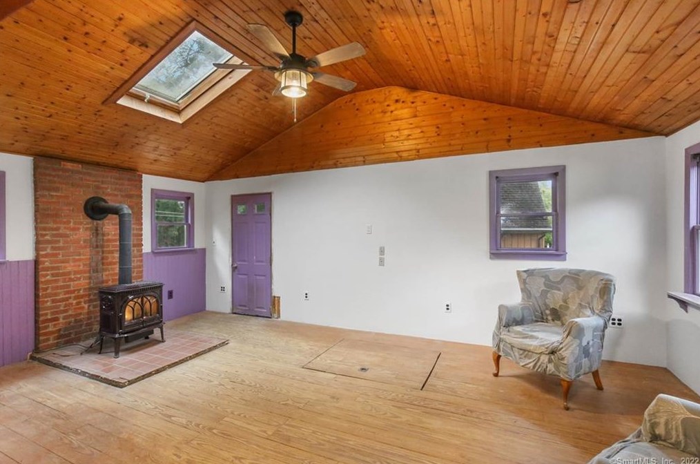 29 Shore Dr, Norwich, CT 06351