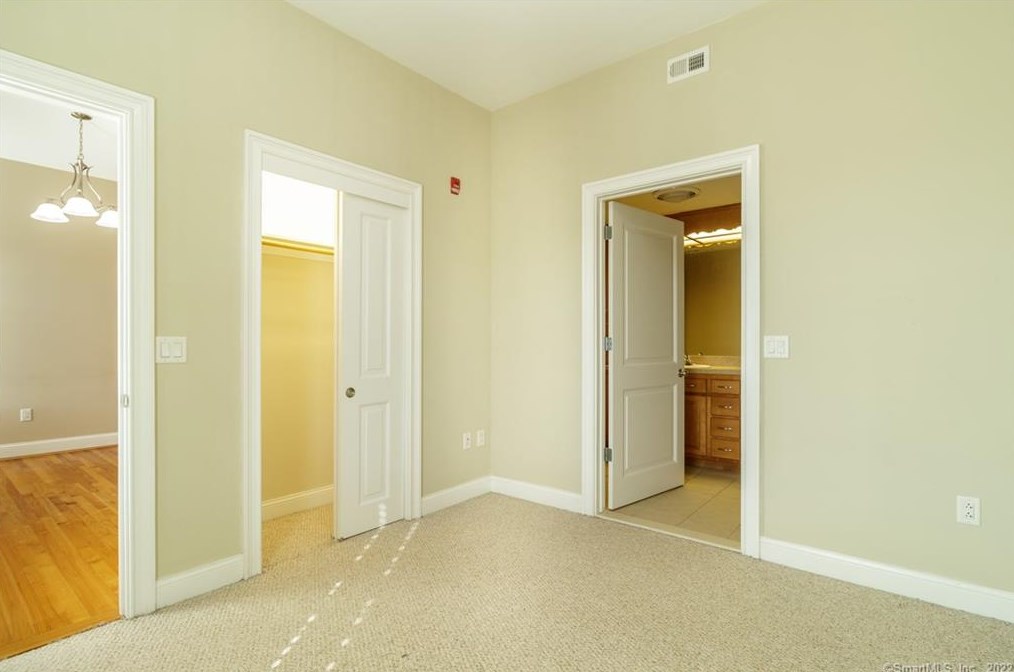 22 Whiting St Apt 201, Plainville, CT 06062