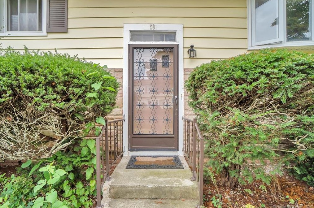 50 Orange St, Stratford, CT 06615-6849