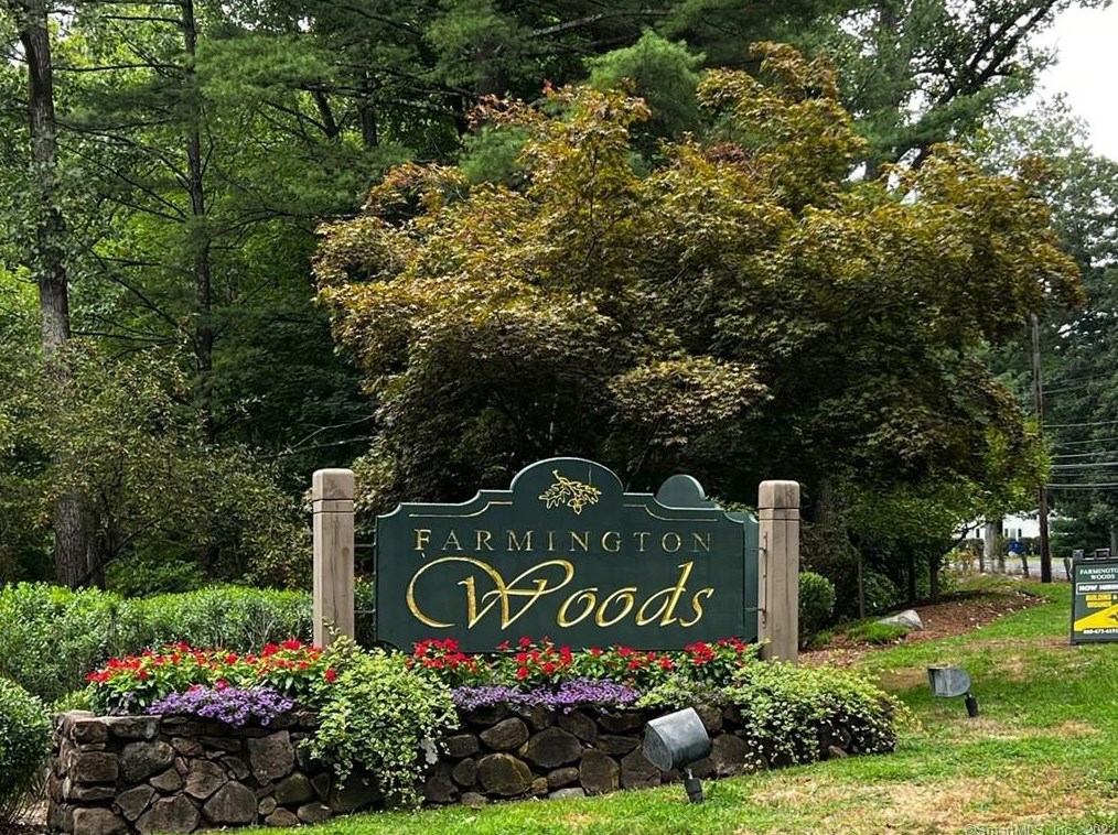 54 Byron Dr, Avon CT 06001-4507 exterior