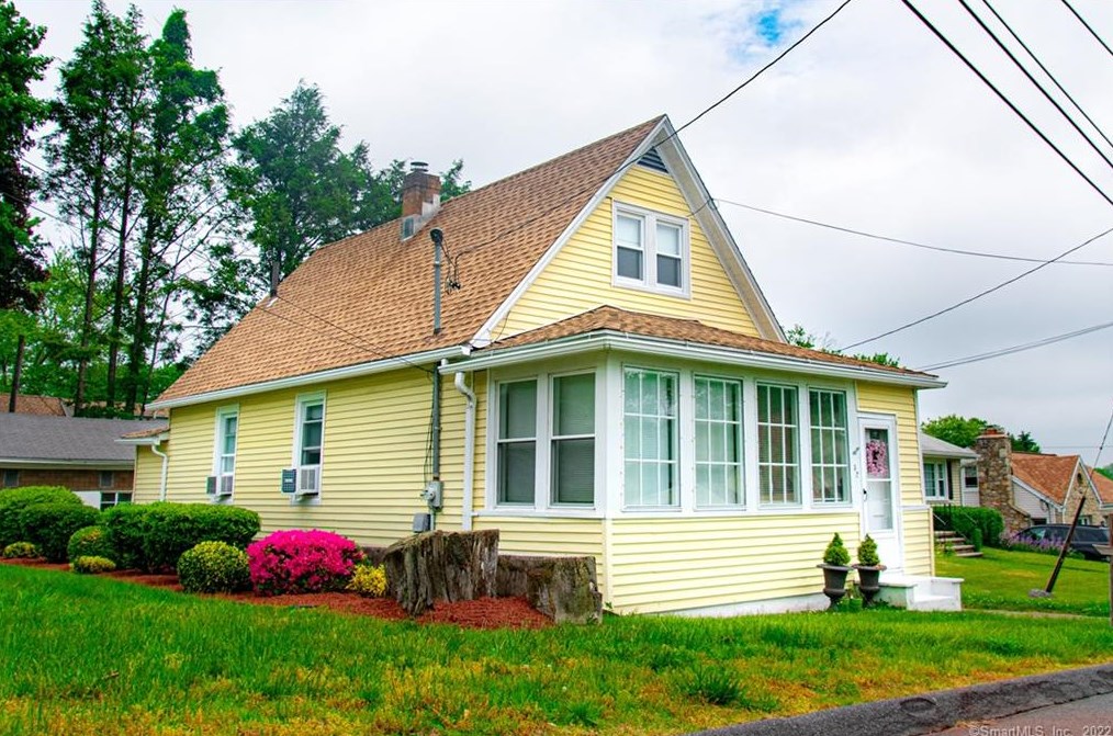 32 Pine St, Bridgeport, CT 06605