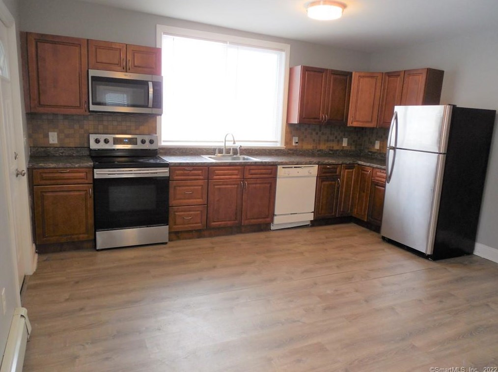 118 Mill Plain Ave, Waterbury, CT 06705-2328