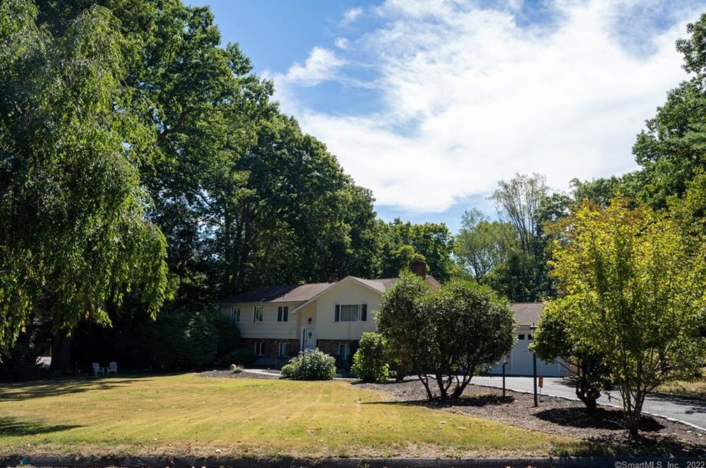 12 Melon Patch Ln, Upper Stepney, CT 06468