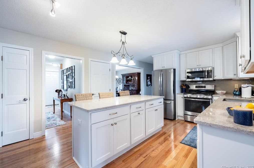 90 Mount Fair Dr, Watertown CT  06795-1655 exterior