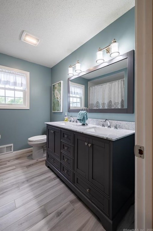 90 Mt Fair Dr, Watertown CT  06795-1659 exterior