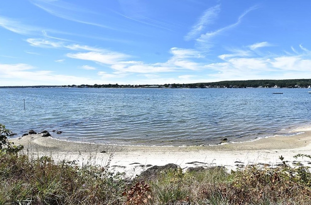 22 4th Ave, Waterford, CT 06385