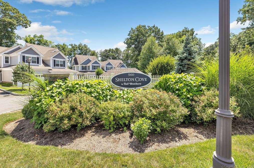 560 River Rd #4, Huntington, CT 06484