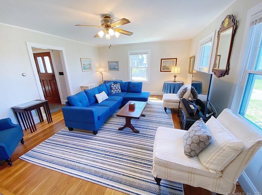 22 Crescent St, Groton, CT 06340