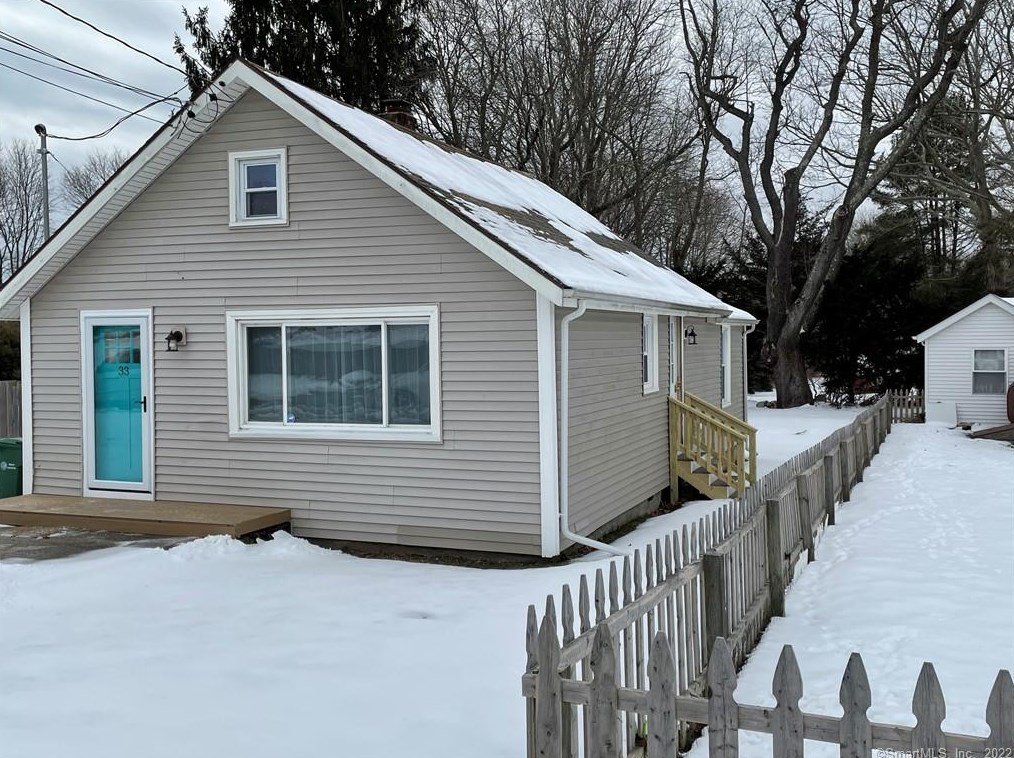 33 Vivian St, Waterford, CT 06385
