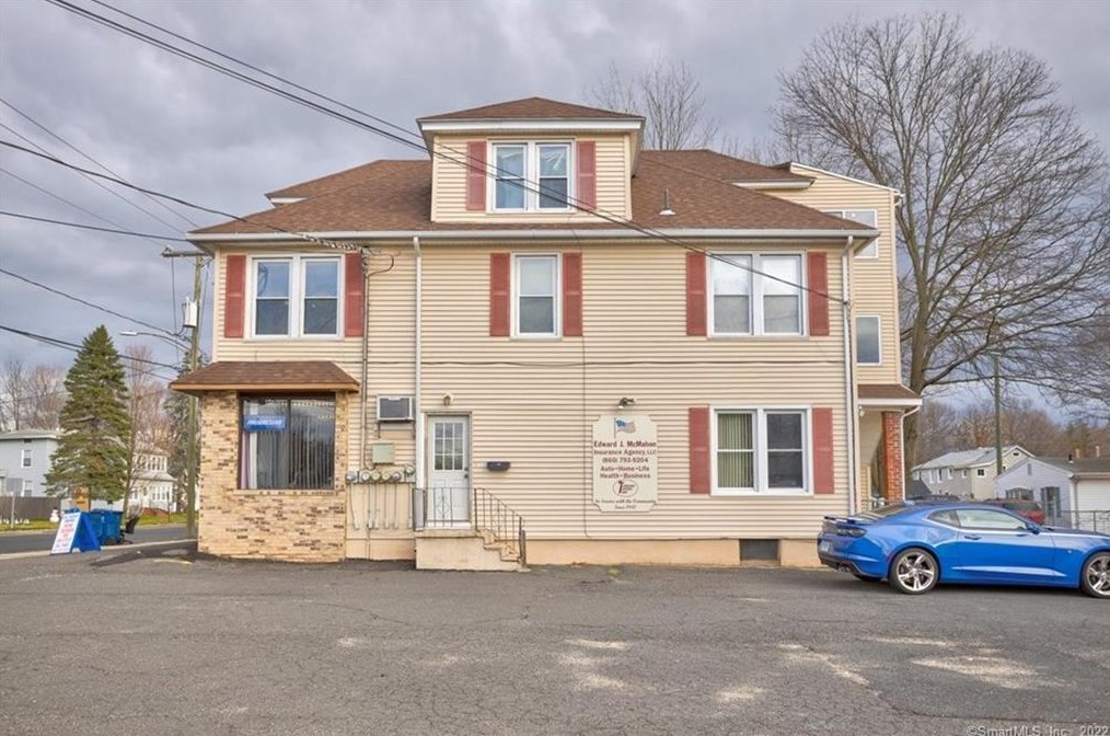 136 Broad St #3rd Floor, Plainville, CT 06062