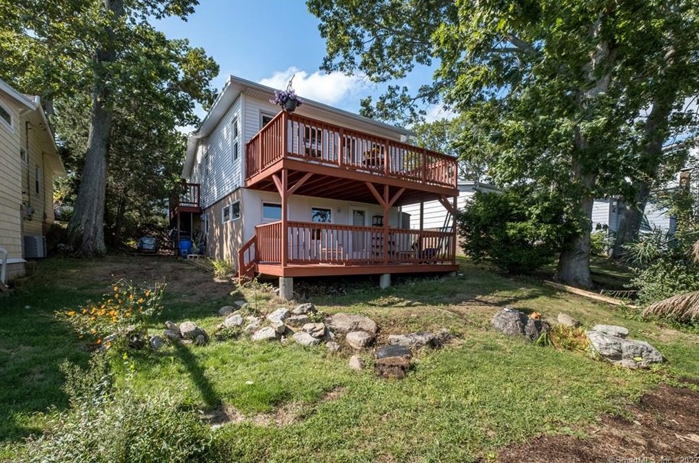 29 Waverly Park Rd, Branford, CT 06405-5318