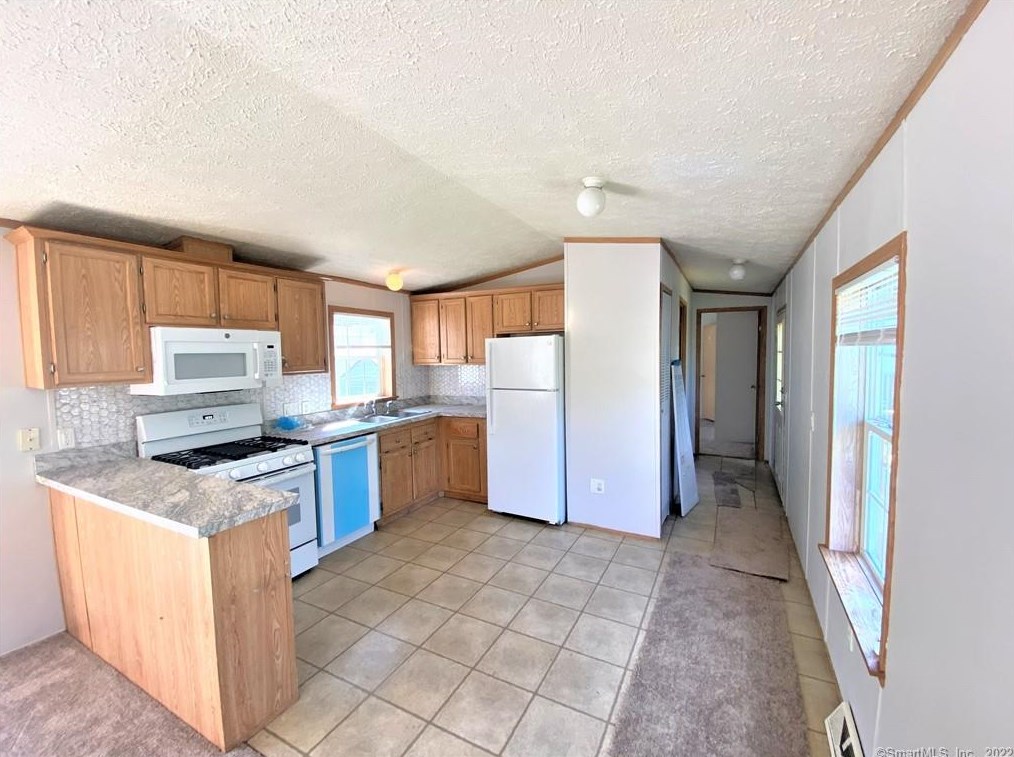 13 Sharon Dr, Storrs Mansfield, CT 06268