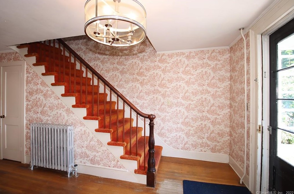19 Walnut St, Winsted CT  06098-1719 exterior