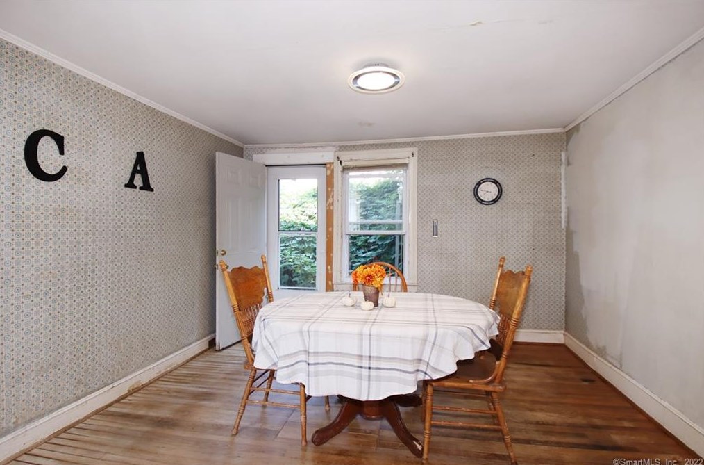 19 Walnut St, Winsted CT  06098-1719 exterior