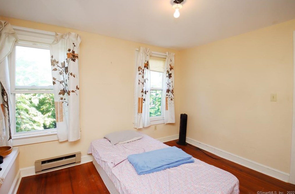 19 Walnut St, Winsted CT  06098-1719 exterior
