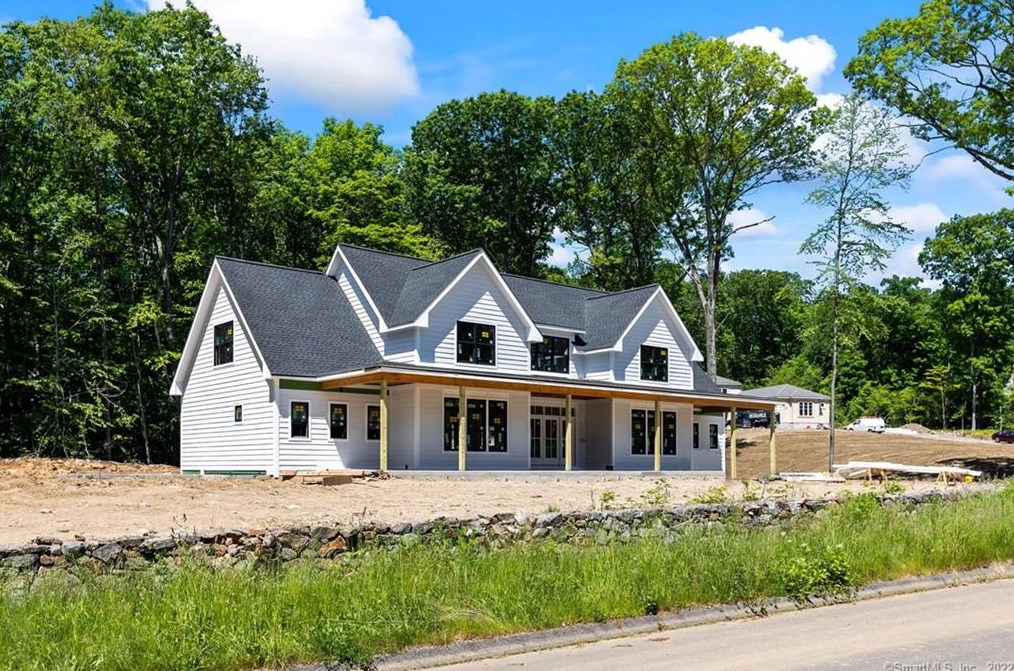 13 Petersons Ln, Danbury, CT 06811 exterior