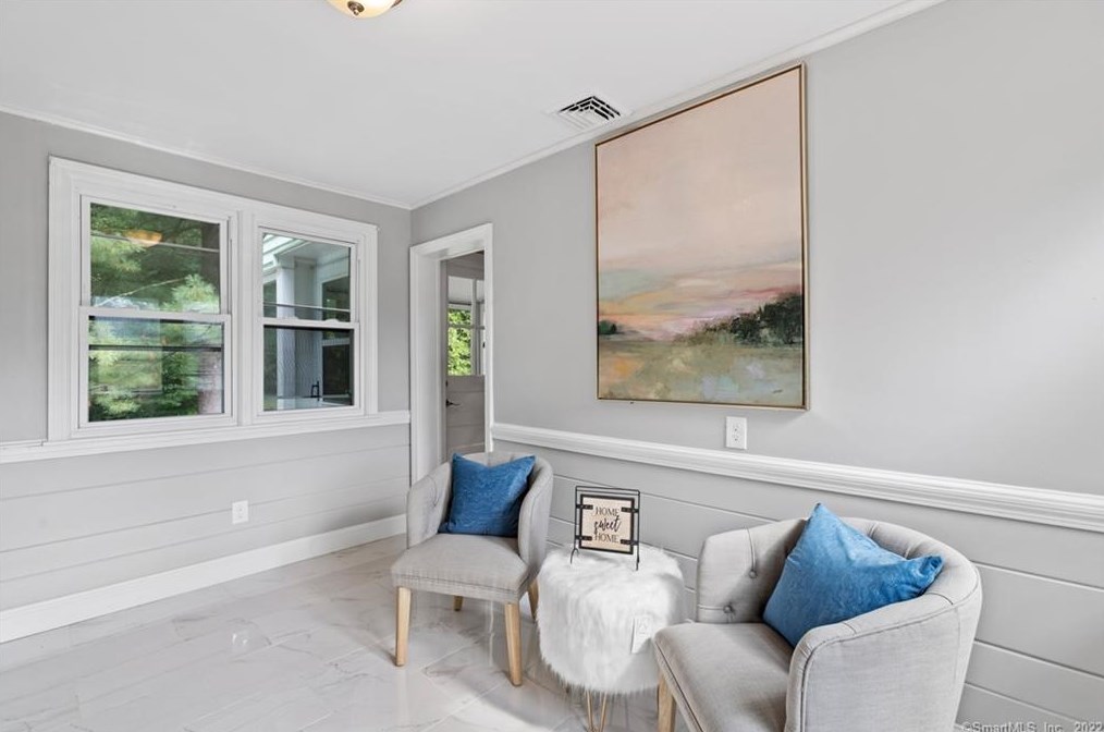 29 Barry Ln, Simsbury CT  06070-2001 exterior