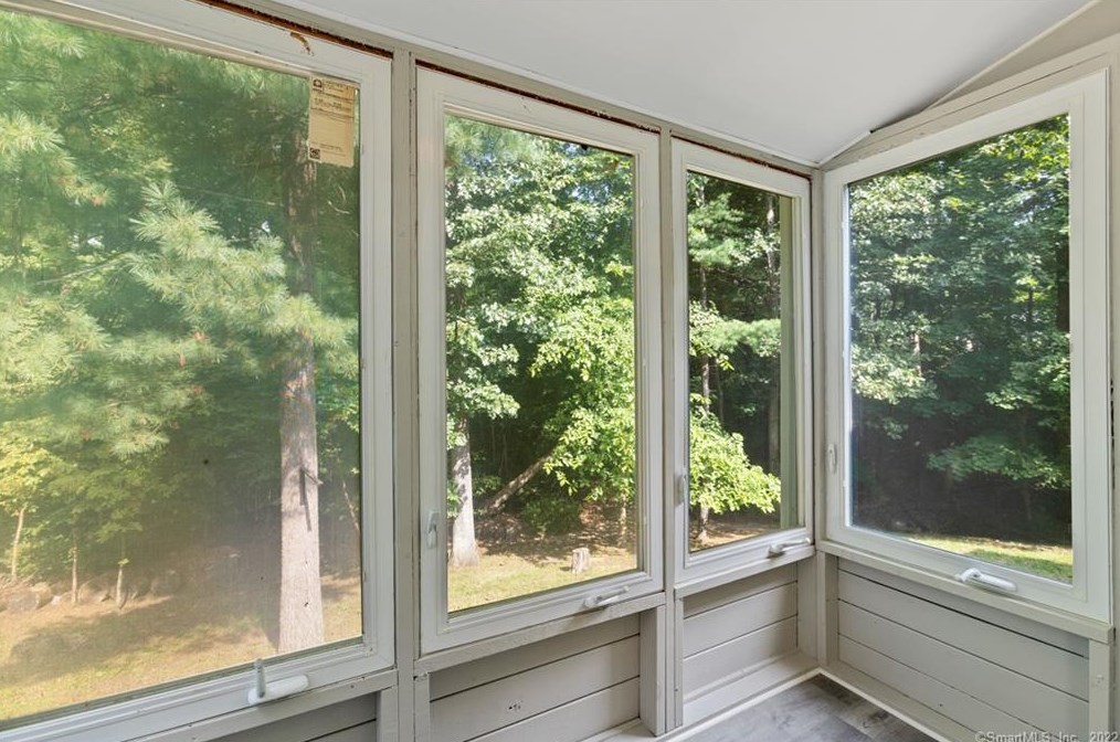 29 Barry Ln, Simsbury CT  06070-2001 exterior