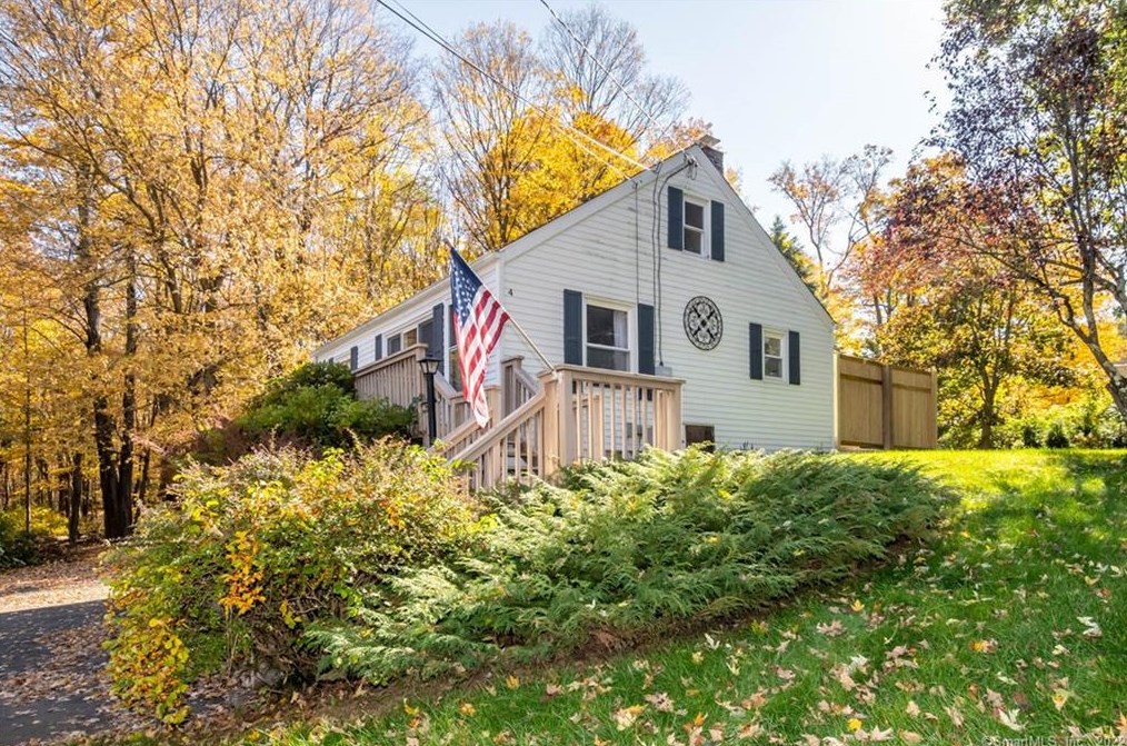4 Prospect Terrace, Newtown, CT 06470