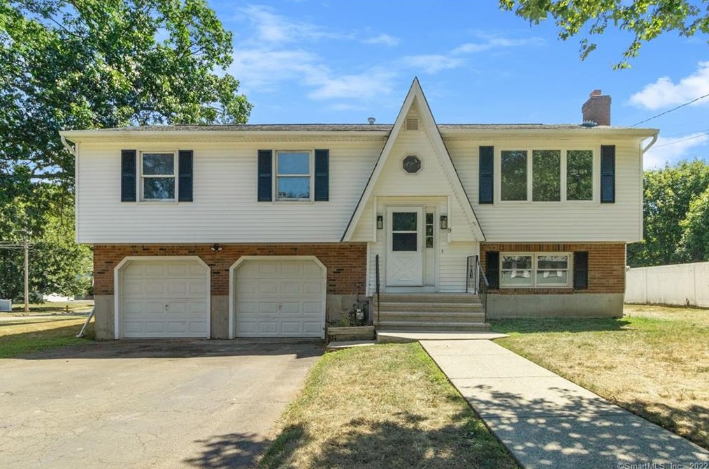 9 Vineyard Ln, New Haven, CT 06512-1456