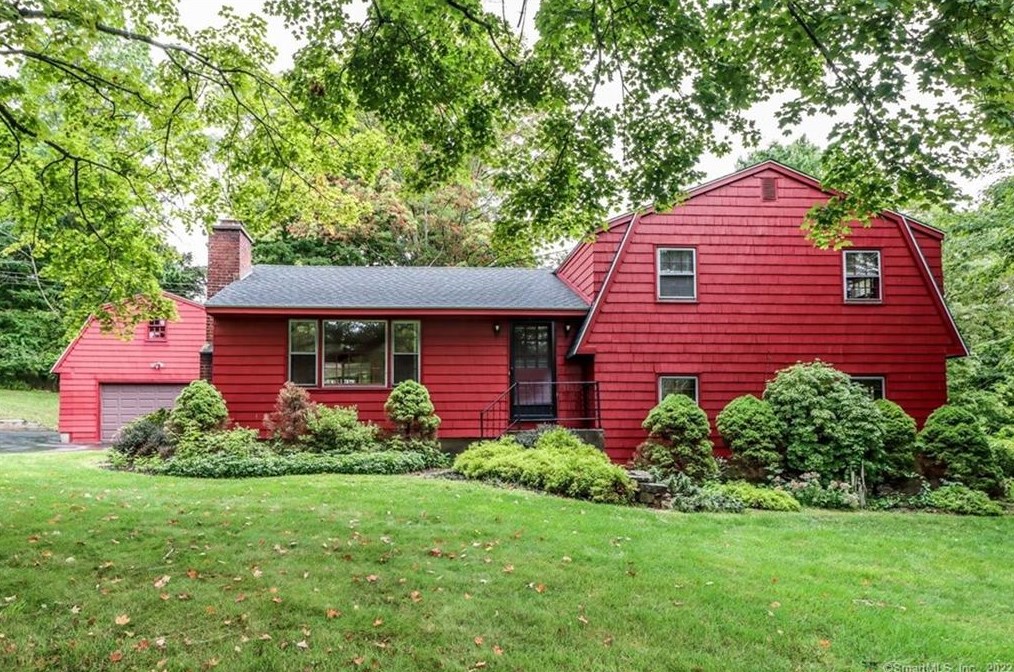 15 Wilford Rd, North Branford, CT 06471