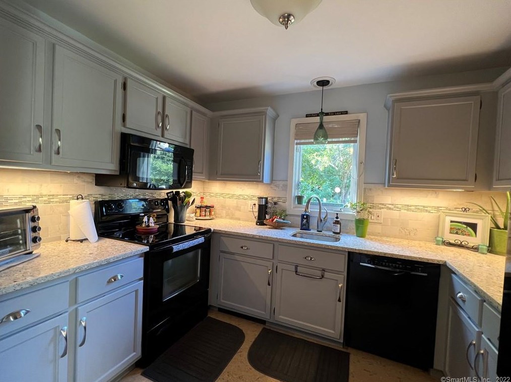 1 Copper Hill Dr Unit 1, Guilford, CT