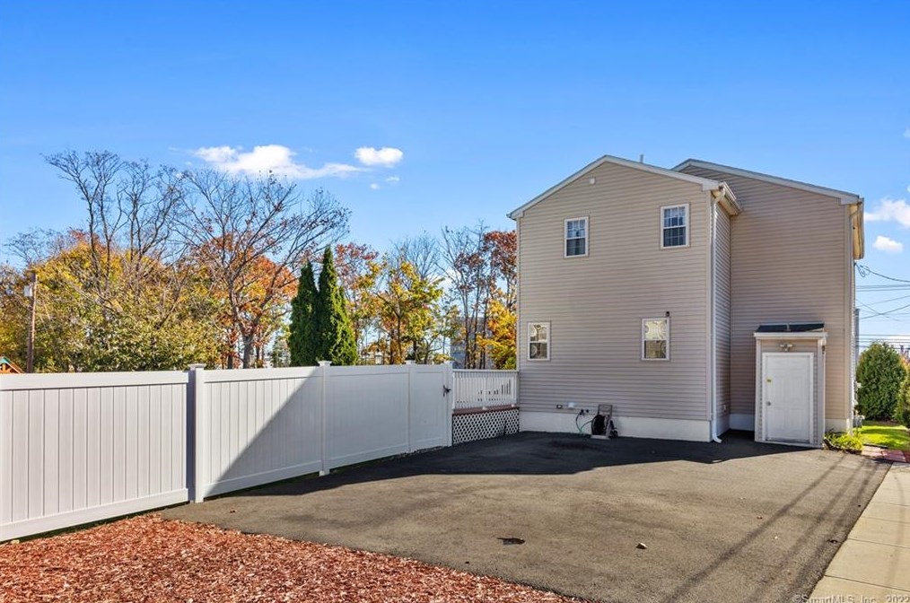 15 Hoffman St, New Haven, CT 06516 exterior
