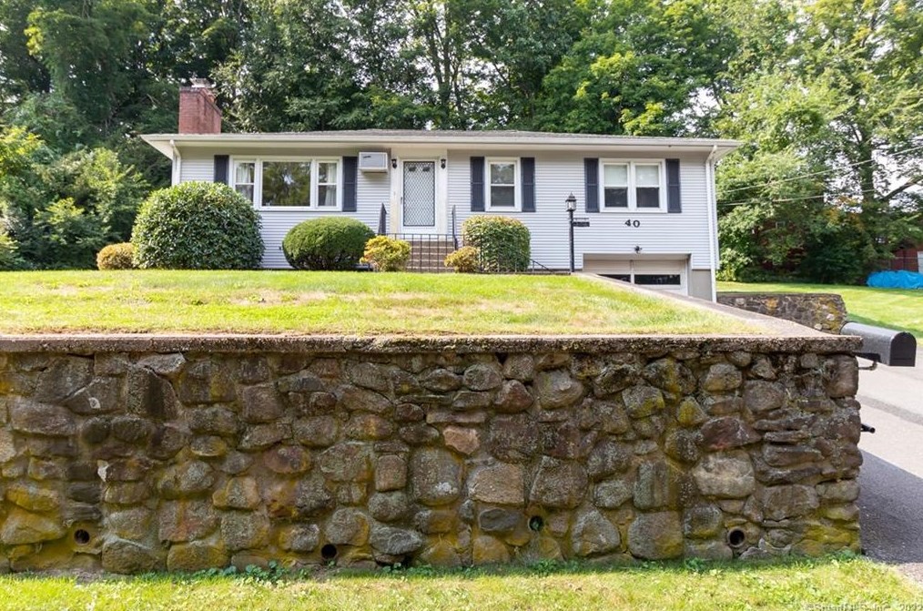 40 Daniel Rd, Bristol, CT 06010