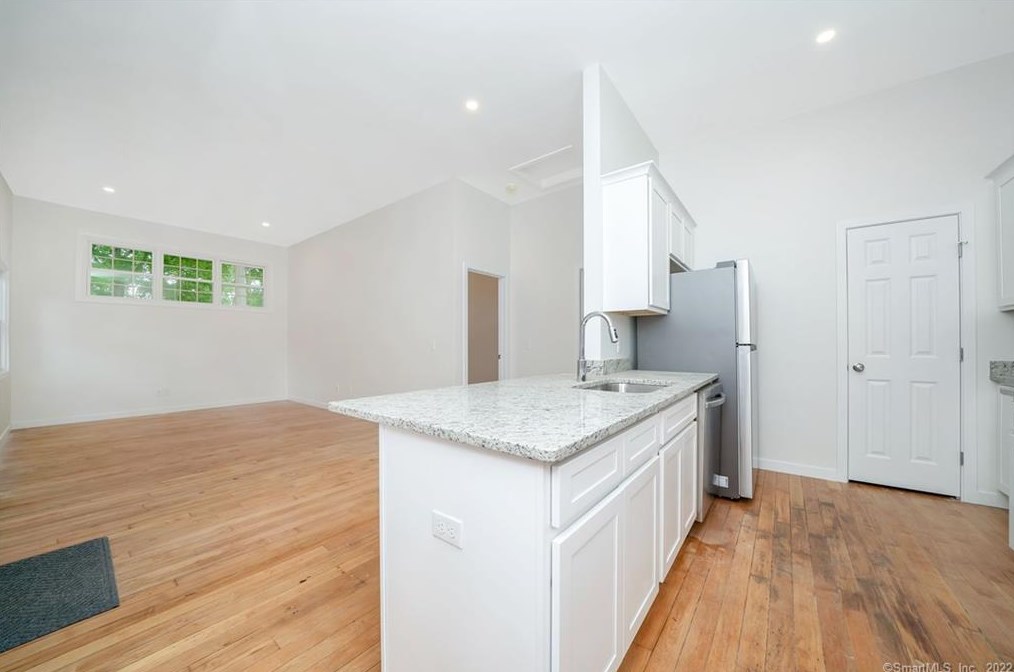 45 Sherwood Ter, Fenwick CT 06475-2123 exterior