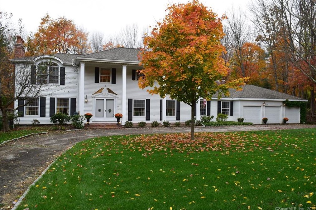 5 Westview Dr, Collinsville, CT 06019-3546