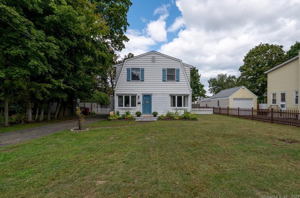 51 Charles St, Meriden, CT 06451-5103