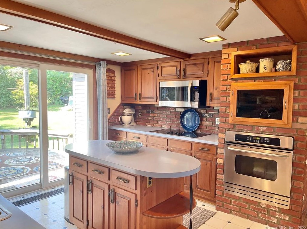 235 Smith Hl Rd, Winsted CT 06098-2218 exterior