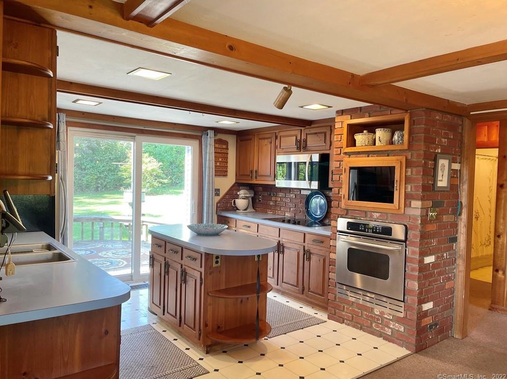 235 Smith Hl Rd, Winsted CT 06098-2218 exterior