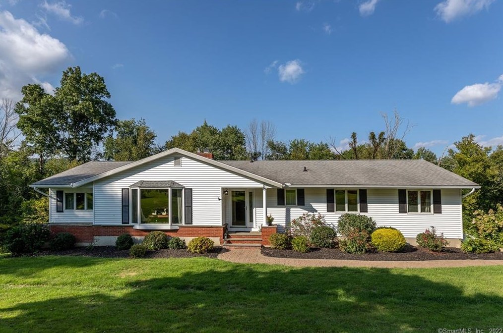 10 Cloverleaf Dr, Danbury, CT 06812