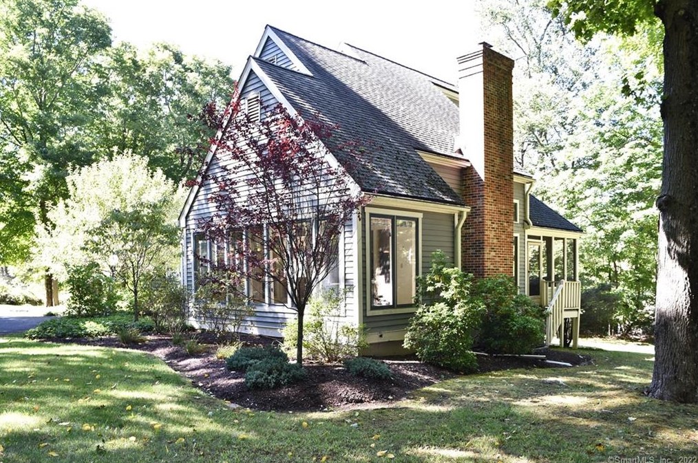 4 Taunton Hill Rd, Newtown, CT 06470-1432