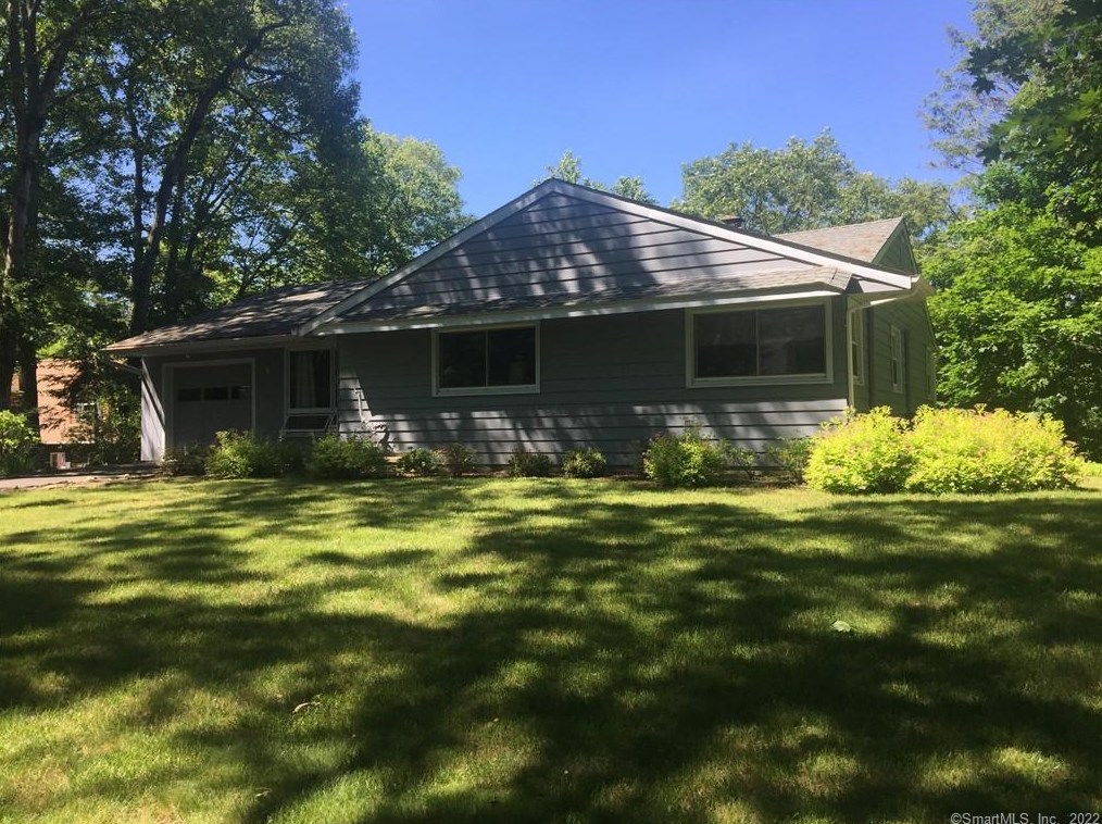 6 Sunset Dr, Danbury, CT 06811 exterior