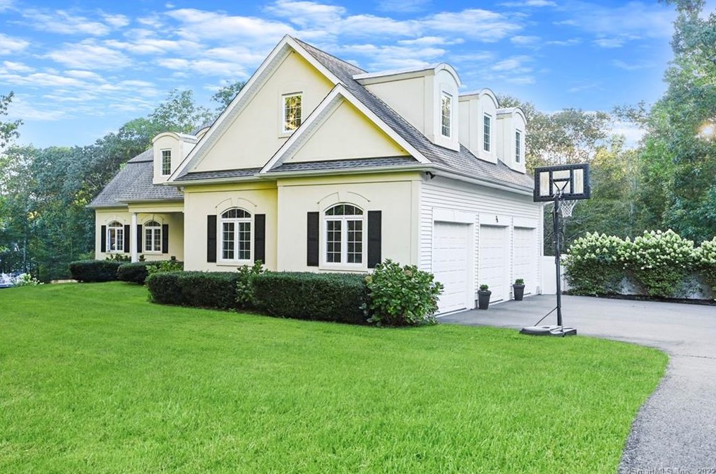 36 Edwin Ct, Guilford, CT 06437-4732